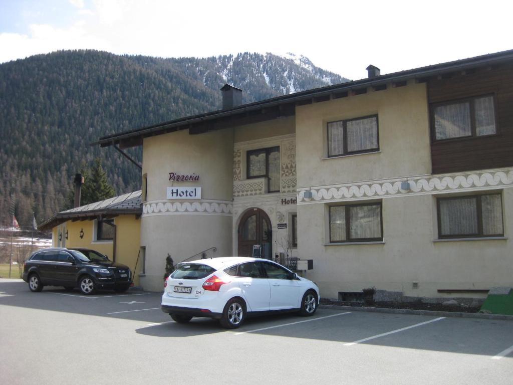 Hotel Pizzeria Selva Zernez Kültér fotó