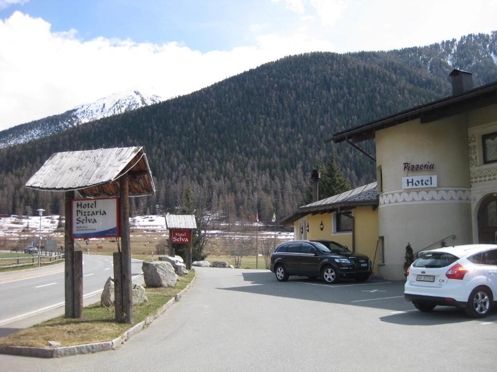 Hotel Pizzeria Selva Zernez Kültér fotó