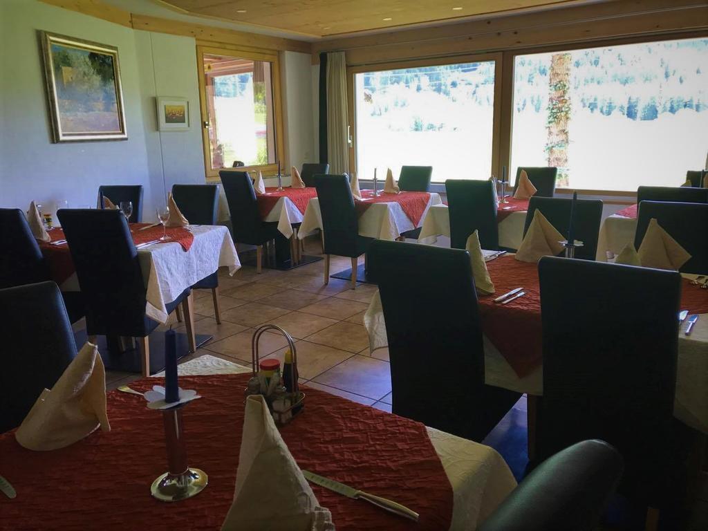 Hotel Pizzeria Selva Zernez Kültér fotó
