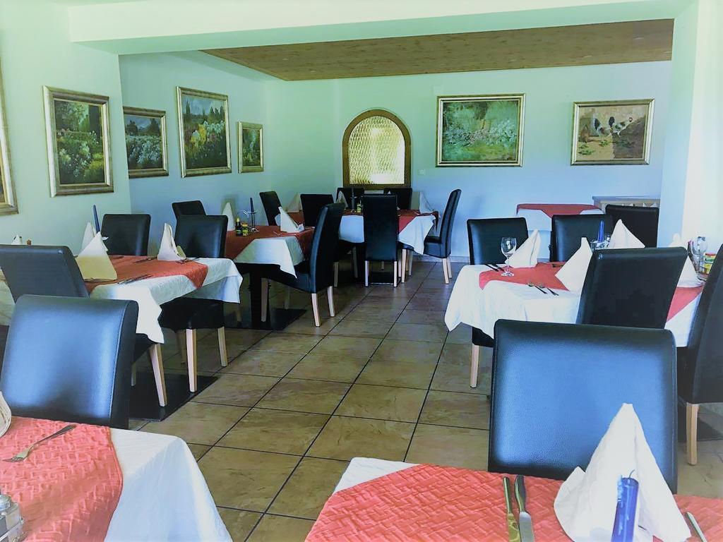 Hotel Pizzeria Selva Zernez Kültér fotó