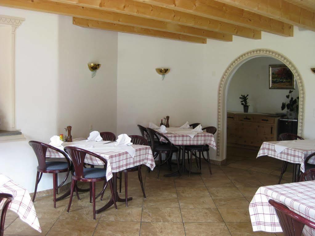 Hotel Pizzeria Selva Zernez Kültér fotó