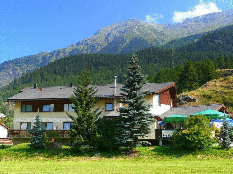 Hotel Pizzeria Selva Zernez Kültér fotó